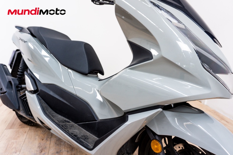 Motorbike image 4