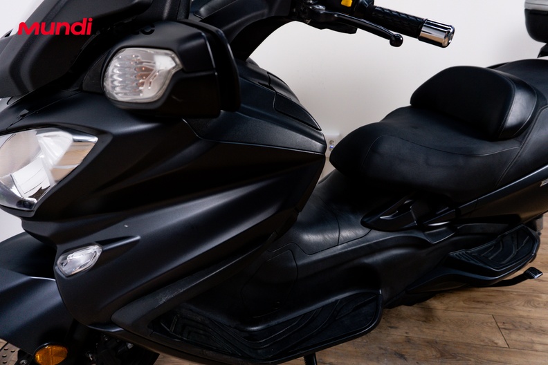Motorbike image 9