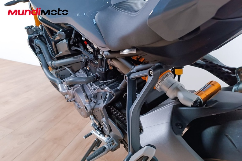 Motorbike image 8