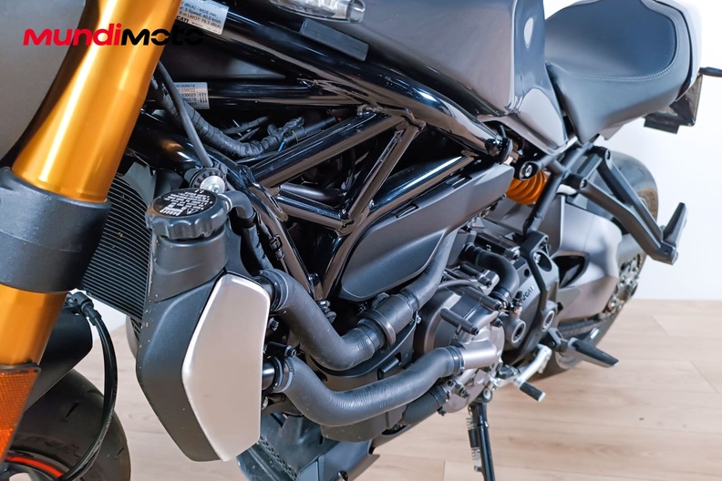 Motorbike image 9