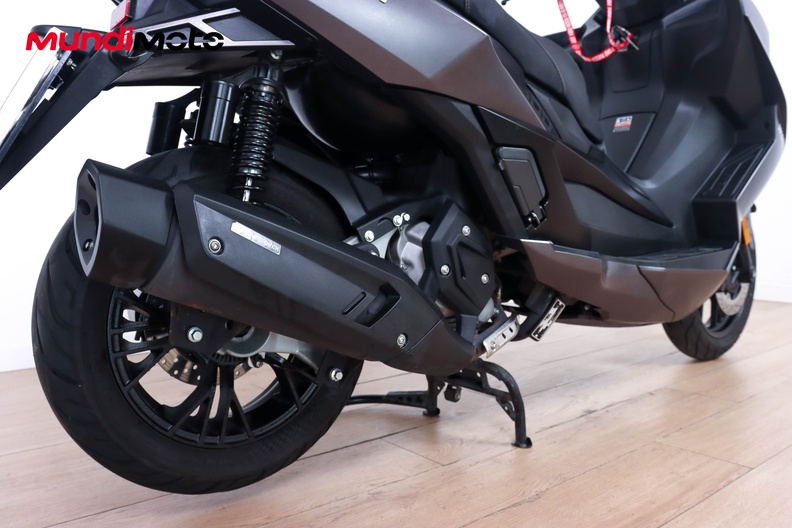 Motorbike image 3