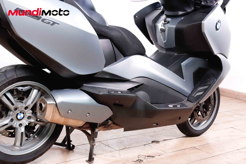 Motorbike image 3