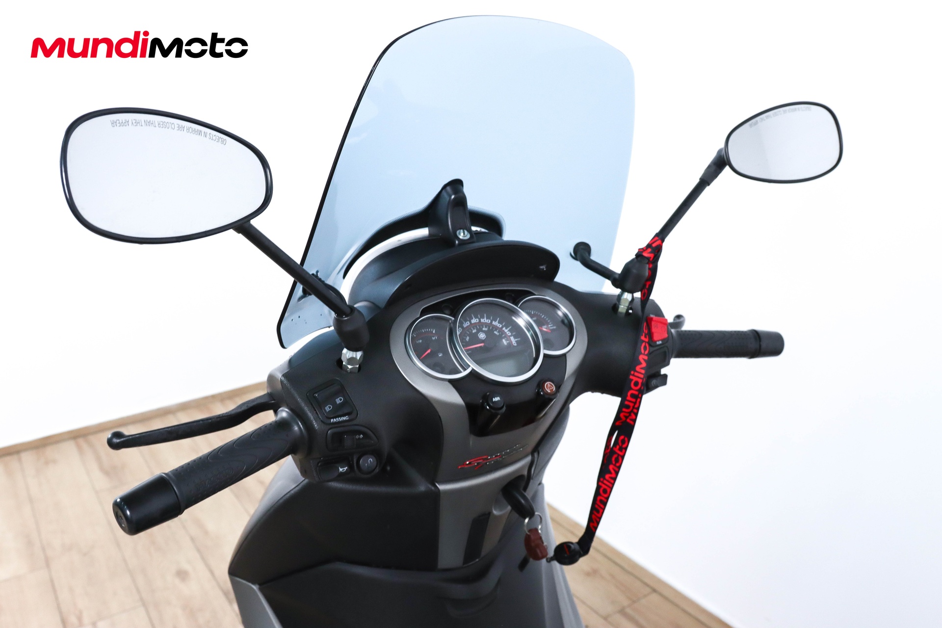 https://assets.mundimoto.com/images/b19e58dd-e74d-48a1-98bb-d25a77424888/COCKPIT_HANDLEBAR-0_detail.jpg