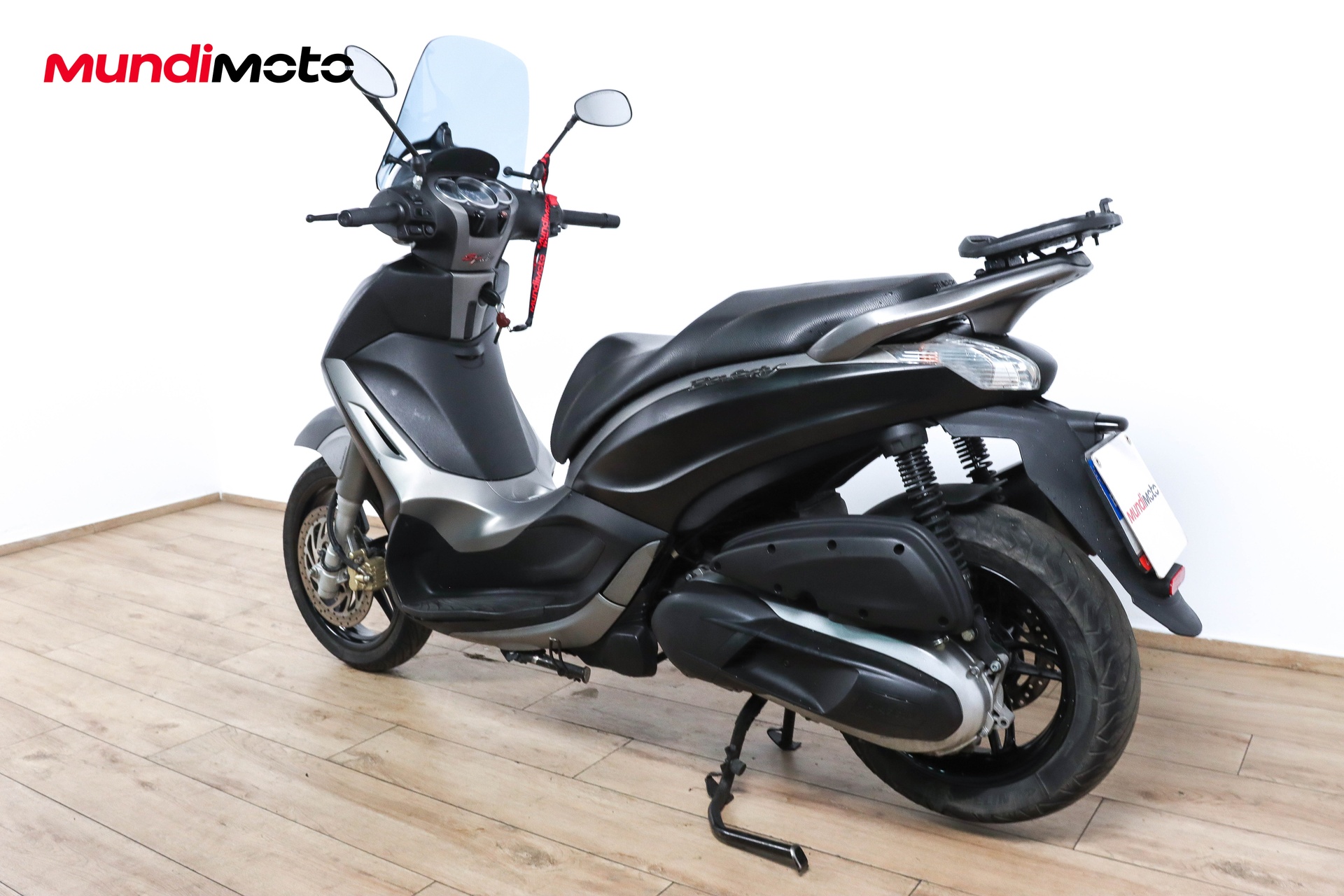 https://assets.mundimoto.com/images/b19e58dd-e74d-48a1-98bb-d25a77424888/LEFT_BACK-0_detail.jpg