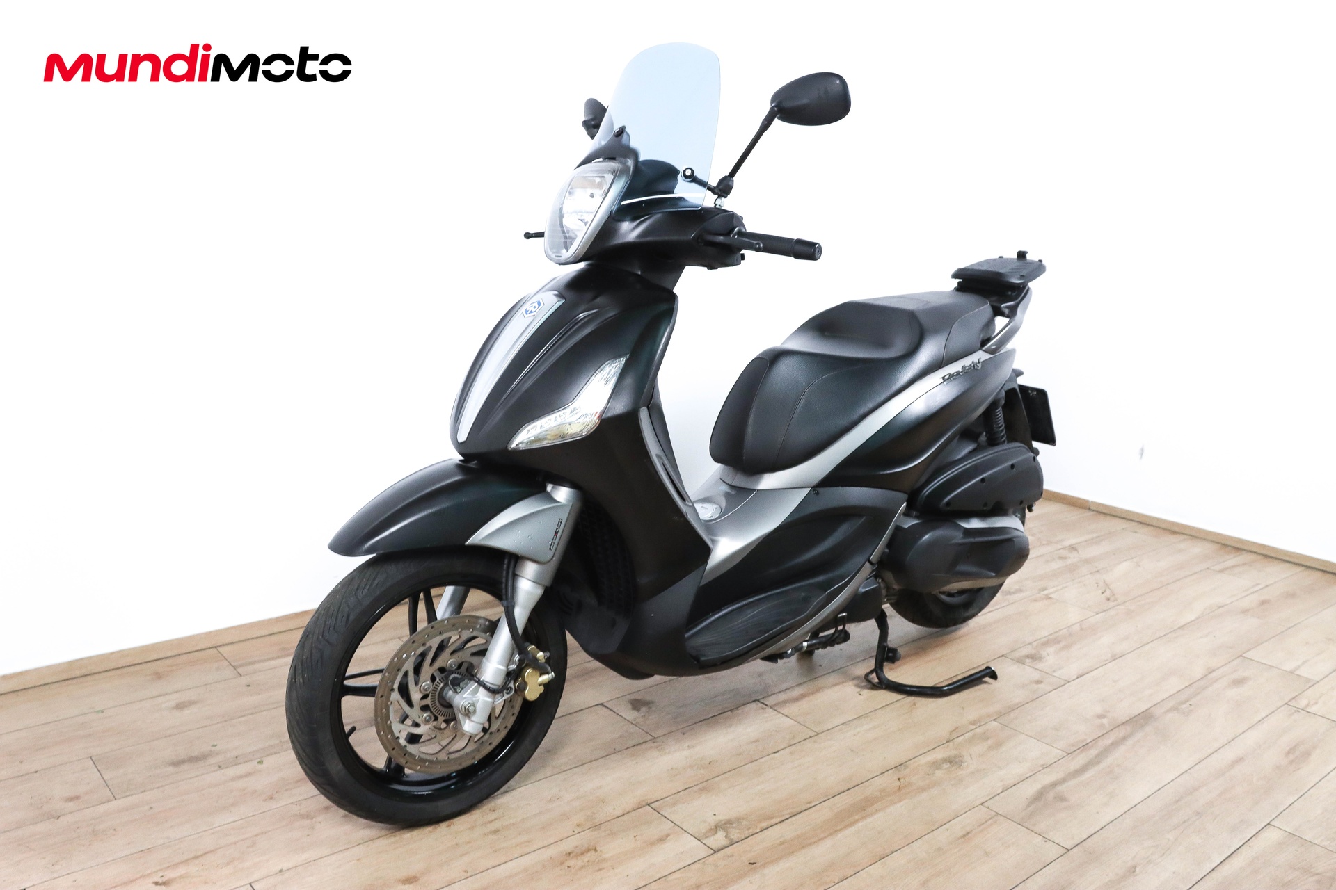 https://assets.mundimoto.com/images/b19e58dd-e74d-48a1-98bb-d25a77424888/LEFT_FRONT-0_detail.jpg