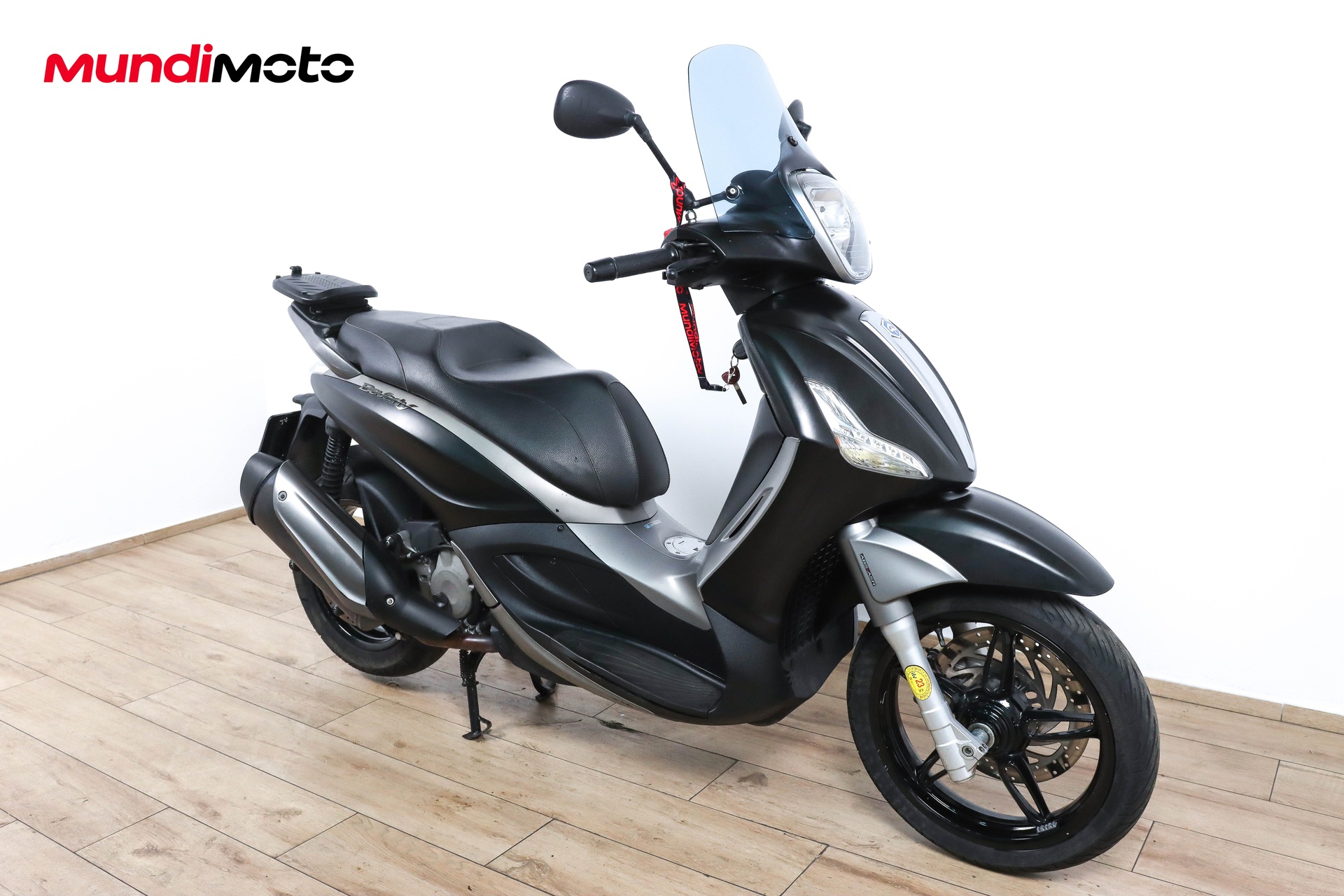 https://assets.mundimoto.com/images/b19e58dd-e74d-48a1-98bb-d25a77424888/RIGHT_FRONT-0_detail.jpg