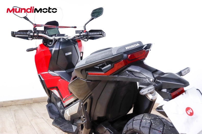 Motorbike image 9