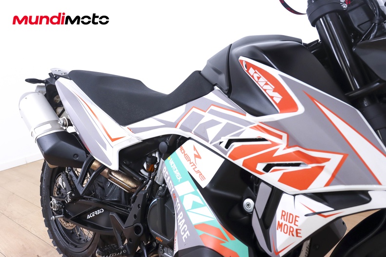 Motorbike image 12