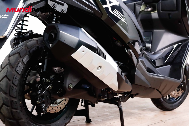 Motorbike image 3