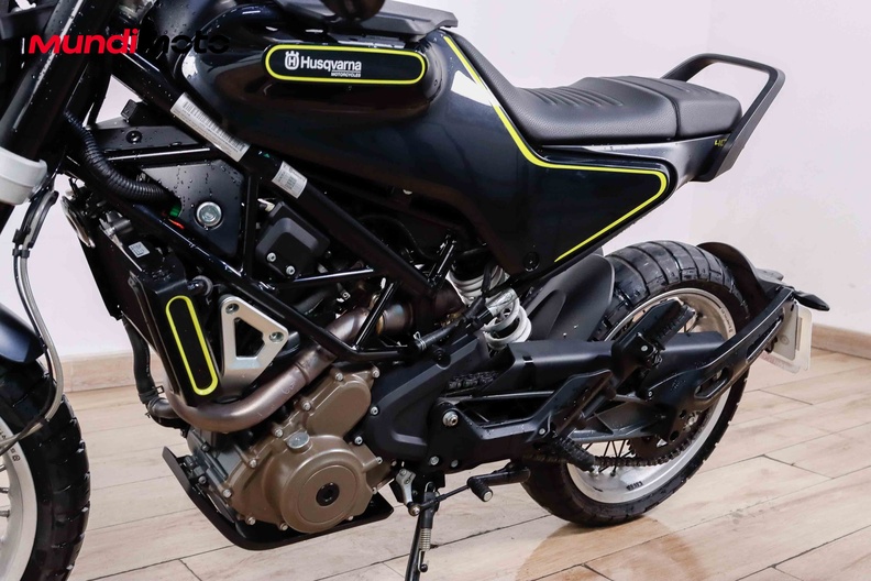 https://assets.mundimoto.com/images/b35435e8-fbe2-4f10-9eec-39344ee078c6/LEFT_FRONT_DETAIL-0_medium.jpg