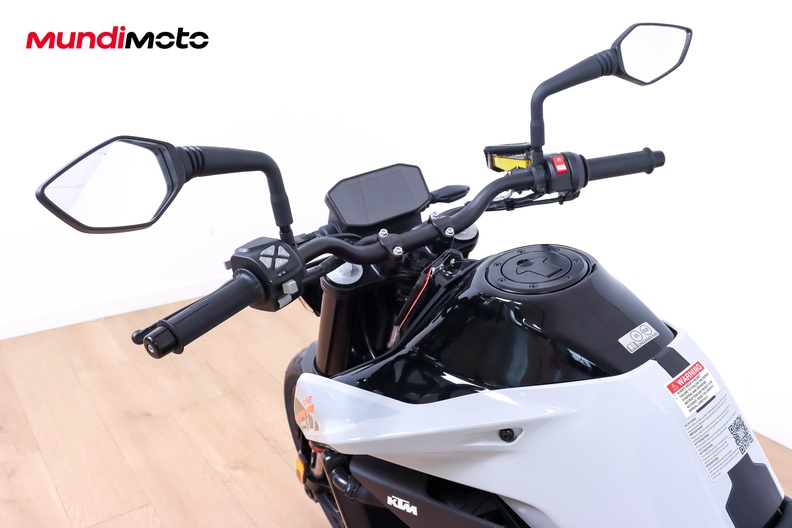 Motorbike image 10