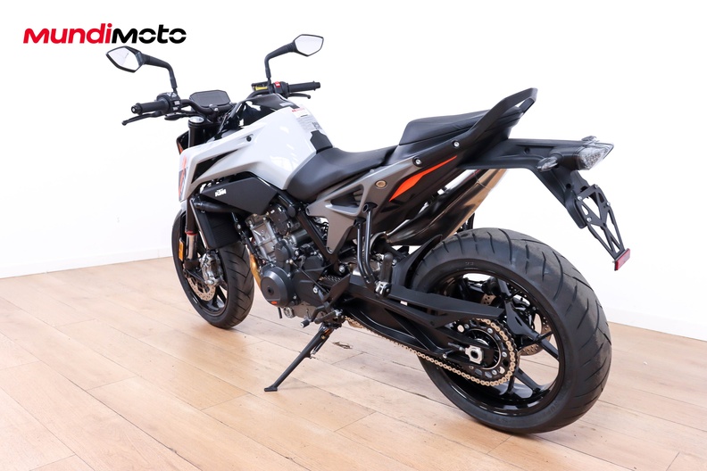 Motorbike image 7