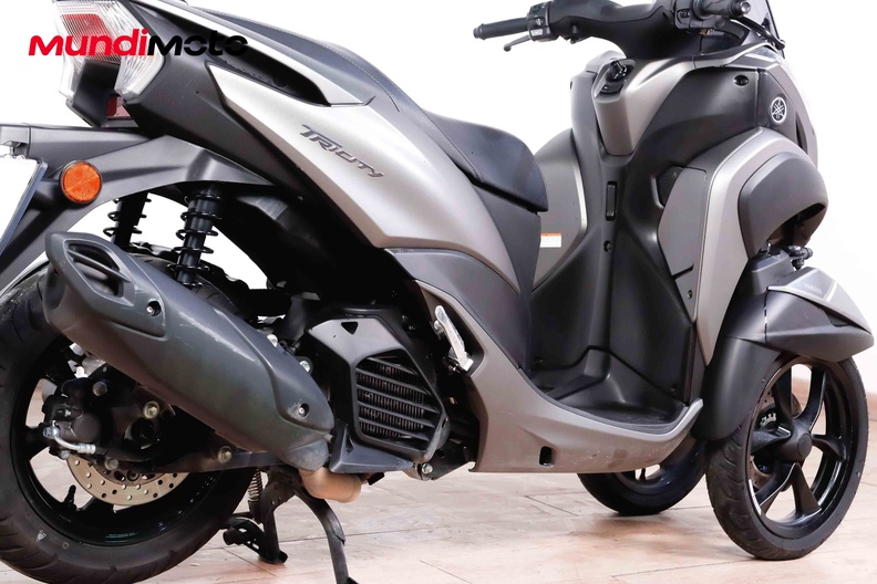 Motorbike image 3