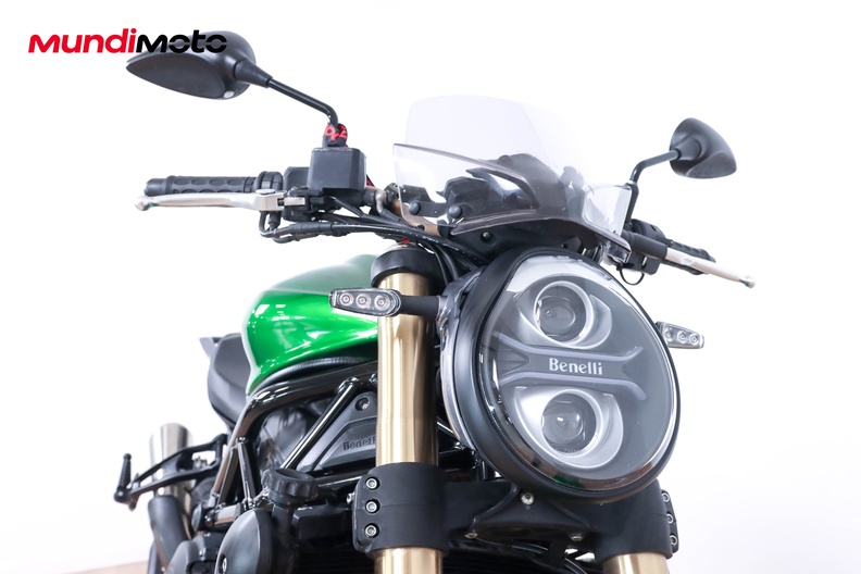 https://assets.mundimoto.com/images/b4918994-1d33-44e9-8a58-a112a3a297fa/RIGHT_FRONT_DETAIL-0_medium.jpg