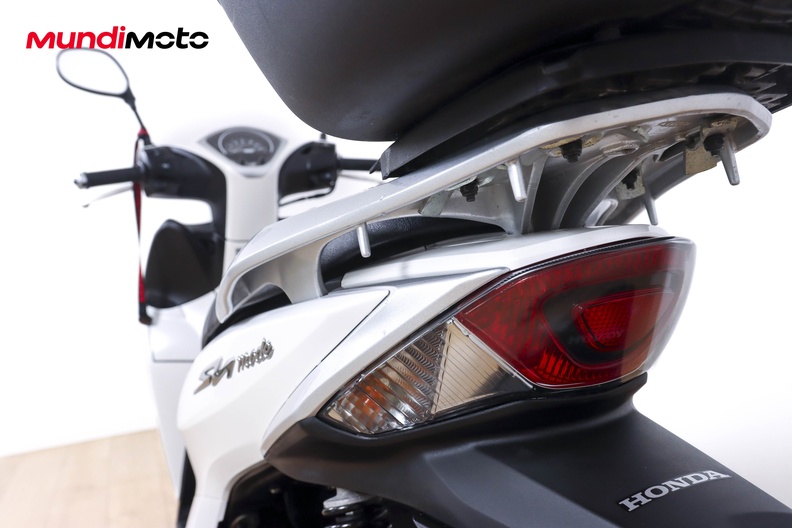 Motorbike image 9
