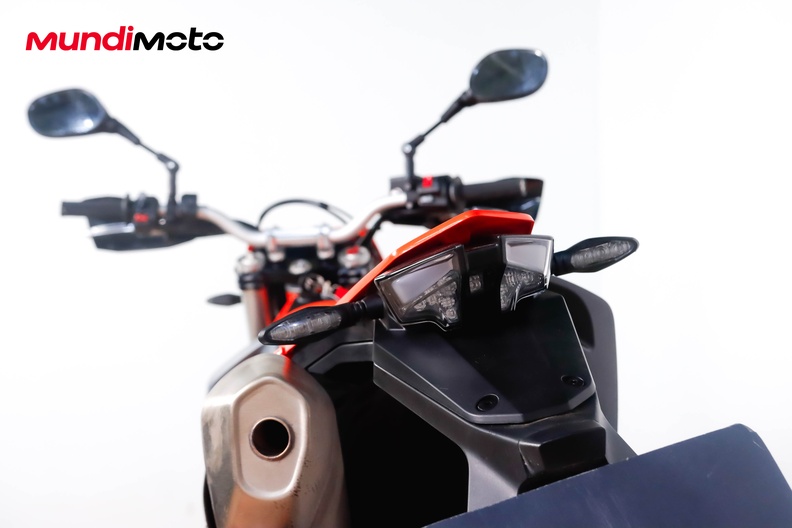 Motorbike image 9