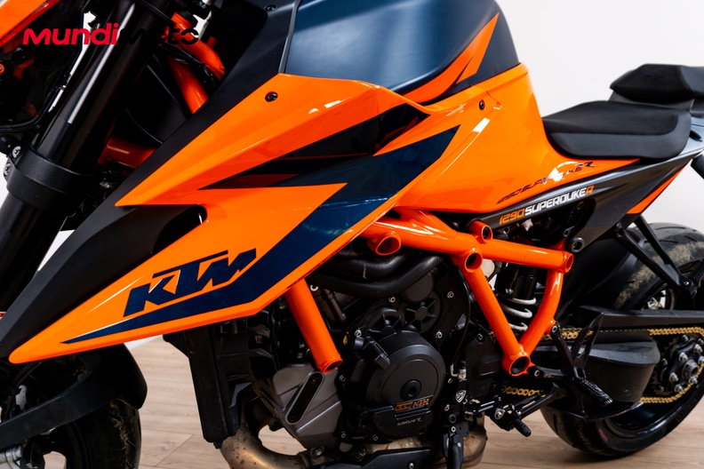 Motorbike image 9