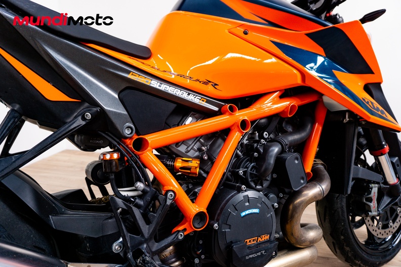 Motorbike image 3