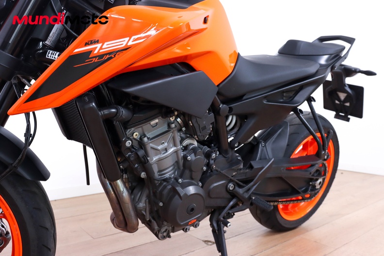 Motorbike image 9