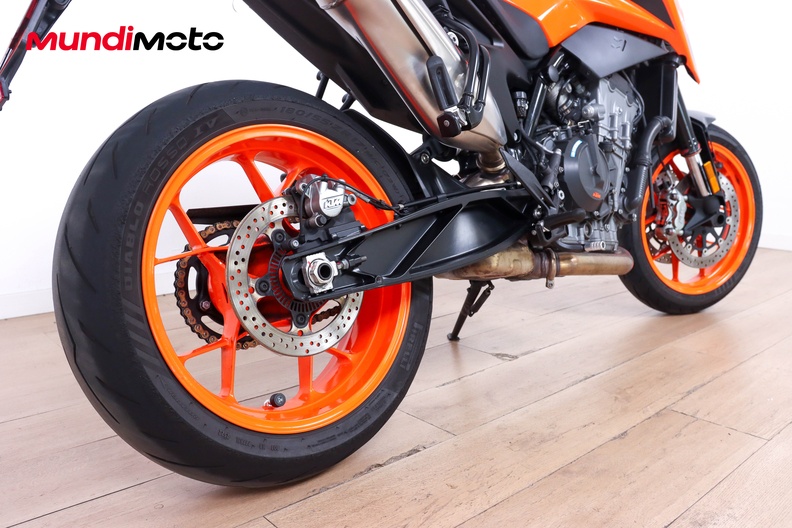 Motorbike image 3