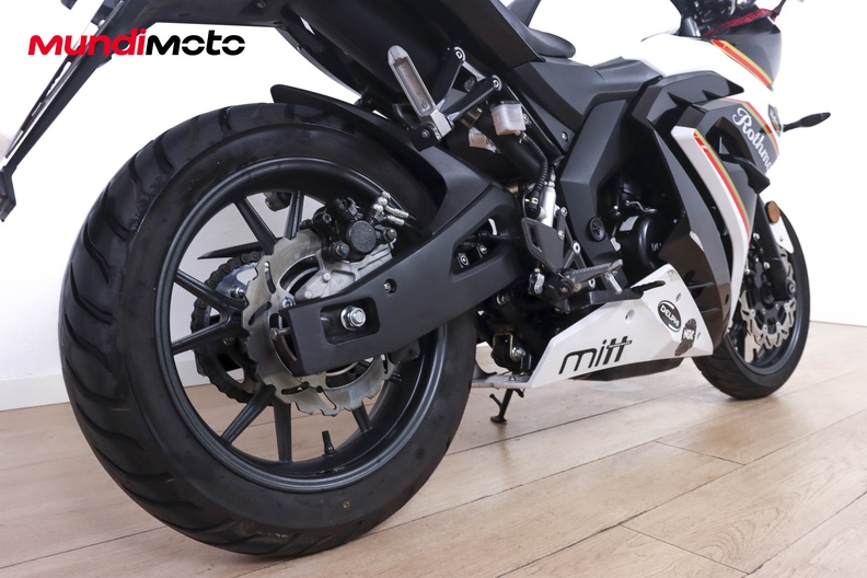 Motorbike image 3