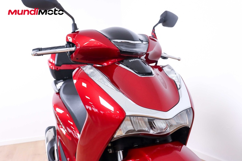 https://assets.mundimoto.com/images/b8fcdf95-4fd2-4941-b3c8-5747a81317d5/RIGHT_FRONT_DETAIL-0_medium.jpg