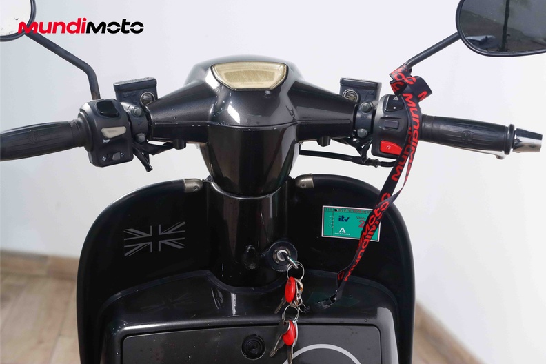 https://assets.mundimoto.com/images/bc4f25e2-303c-48f0-b796-b517e84bff65/COCKPIT_HANDLEBAR-0_medium.jpg