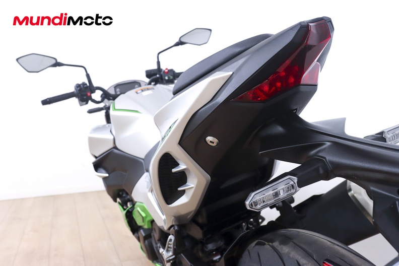 Motorbike image 9