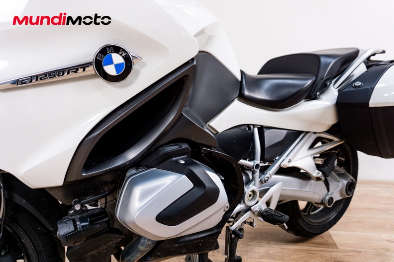 Motorbike image 9