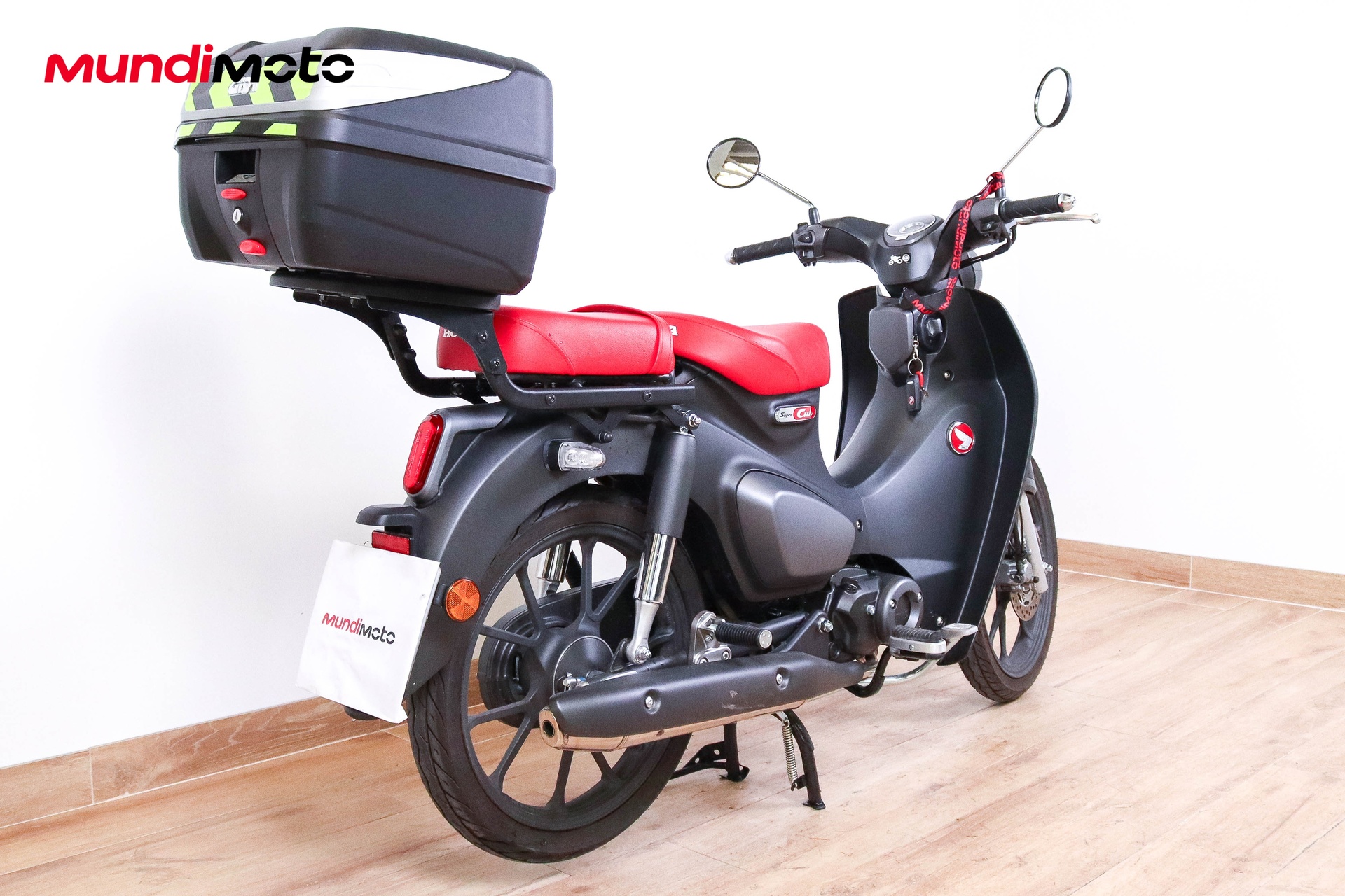 https://assets.mundimoto.com/images/bceb6cc3-fc5b-4b1b-ae82-b0346ae1065f/RIGHT_FRONT-0_detail.jpg