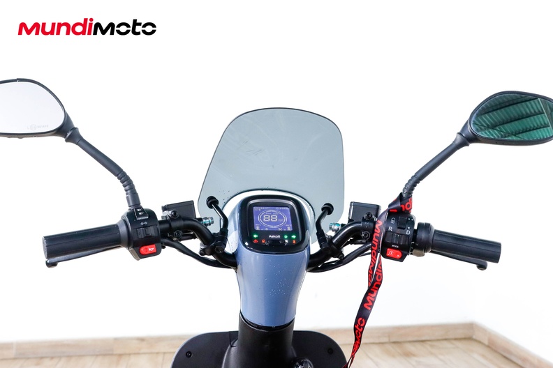 Motorbike image 10