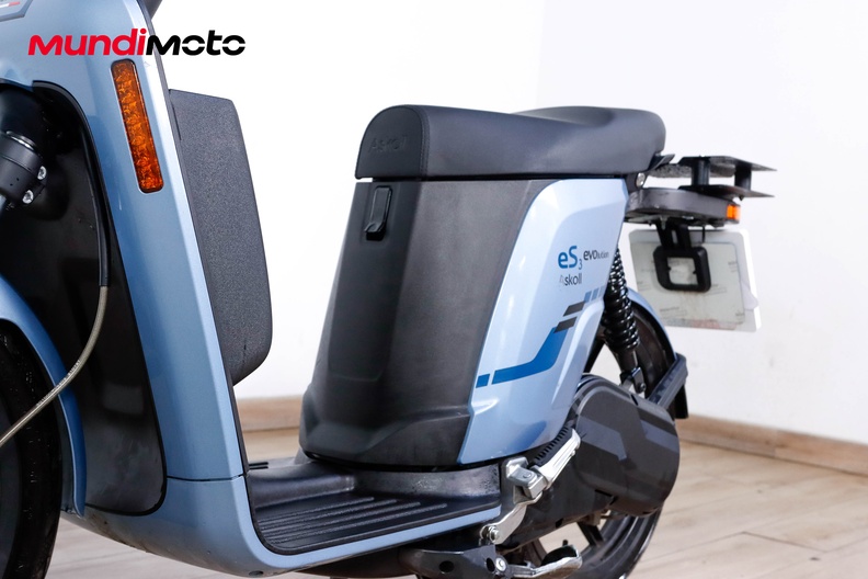 Motorbike image 8