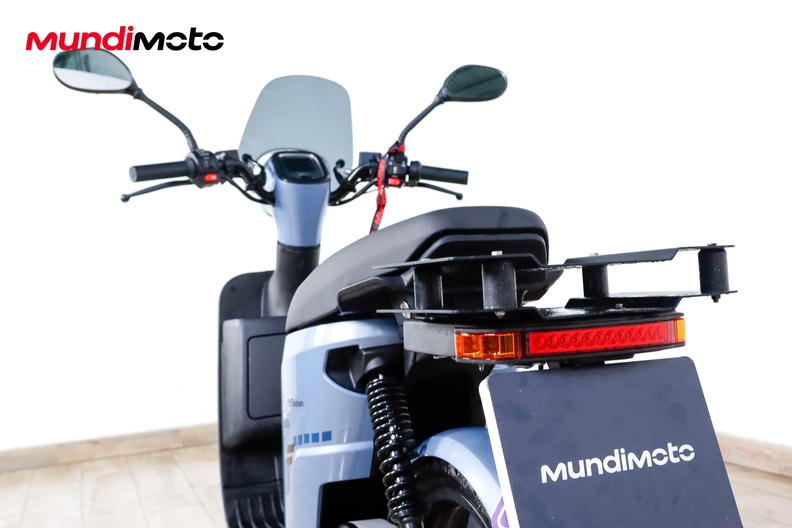 Motorbike image 9