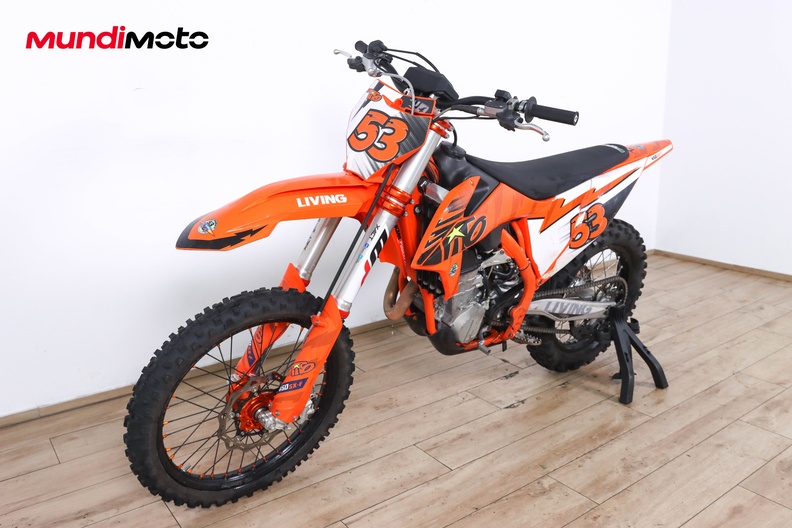 https://assets.mundimoto.com/images/bdc94aaa-d6d4-4ff1-adde-824f0b398583/LEFT_FRONT-0_medium.jpg