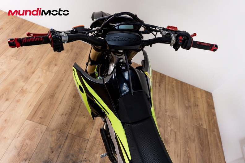 Motorbike image 10