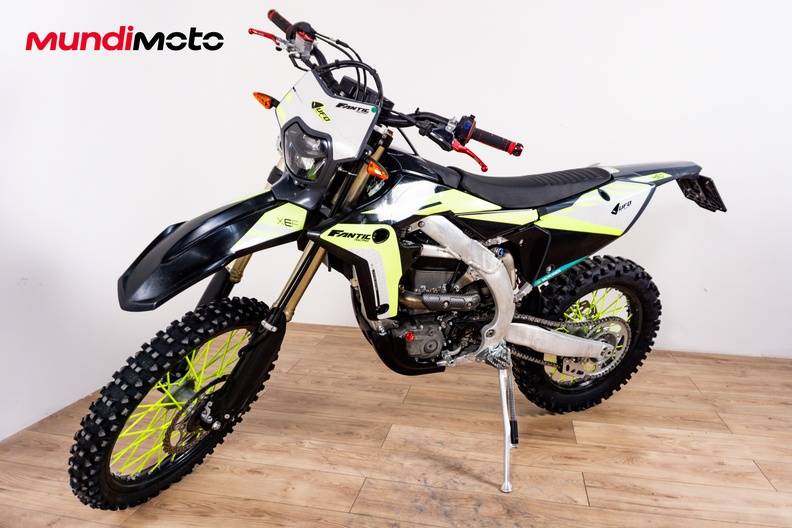 Motorbike image 6