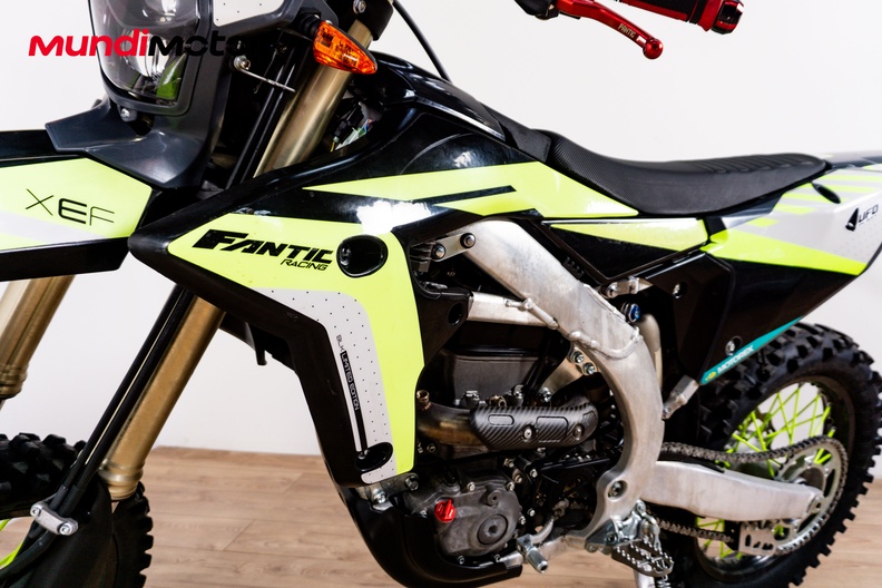 Motorbike image 9