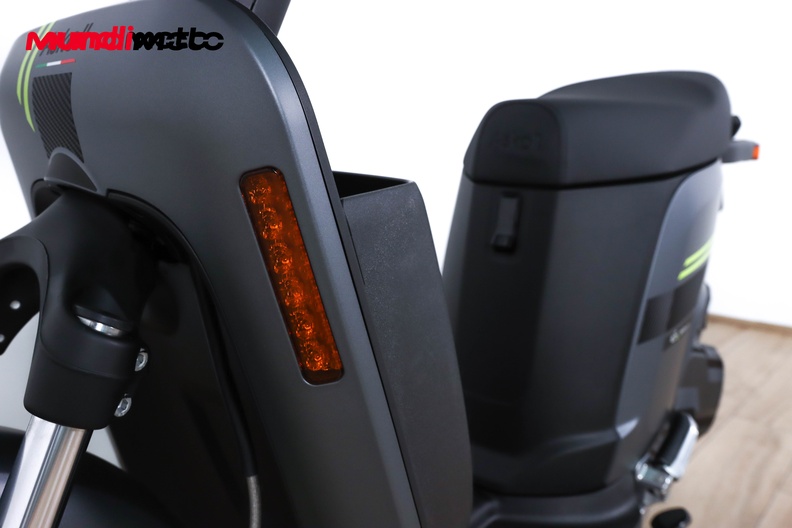 Motorbike image 9