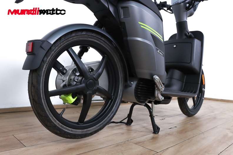 Motorbike image 3