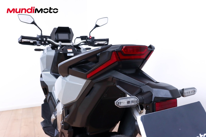 Motorbike image 9