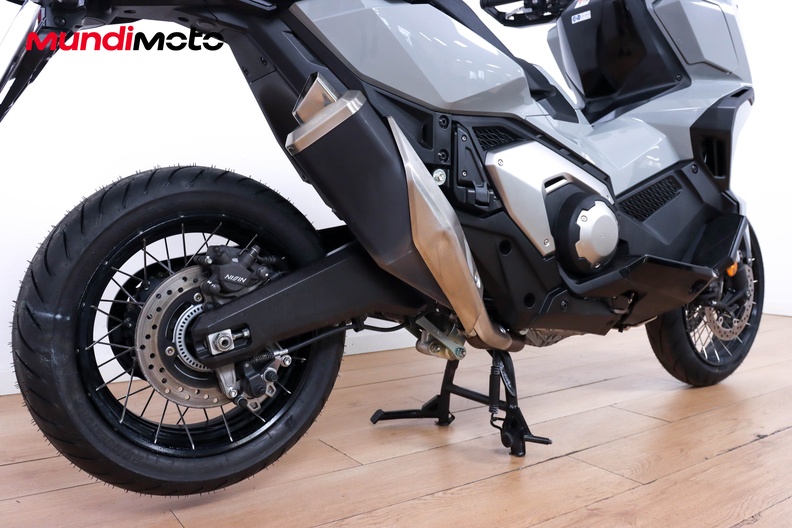 Motorbike image 3