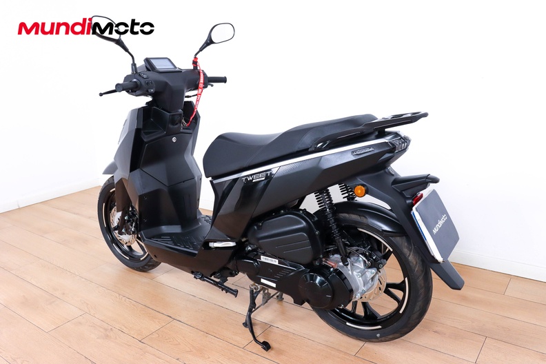 Motorbike image 6
