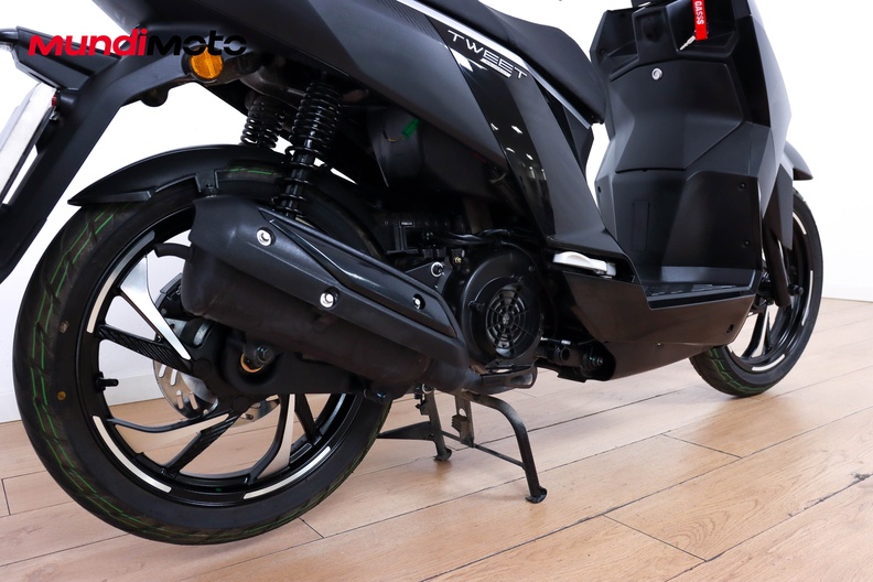 Motorbike image 3