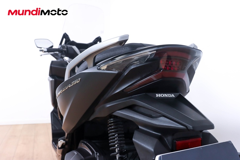Motorbike image 9