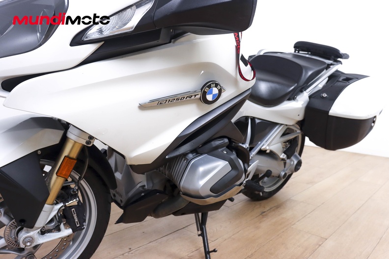 Motorbike image 8