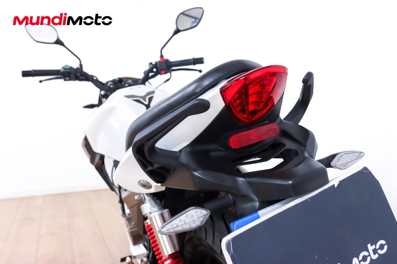 Motorbike image 9