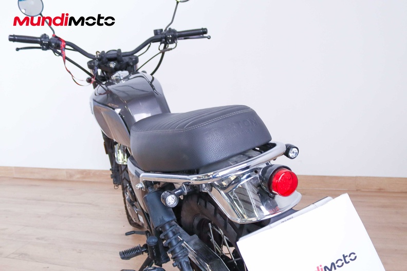 Motorbike image 9