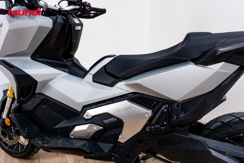 Motorbike image 8