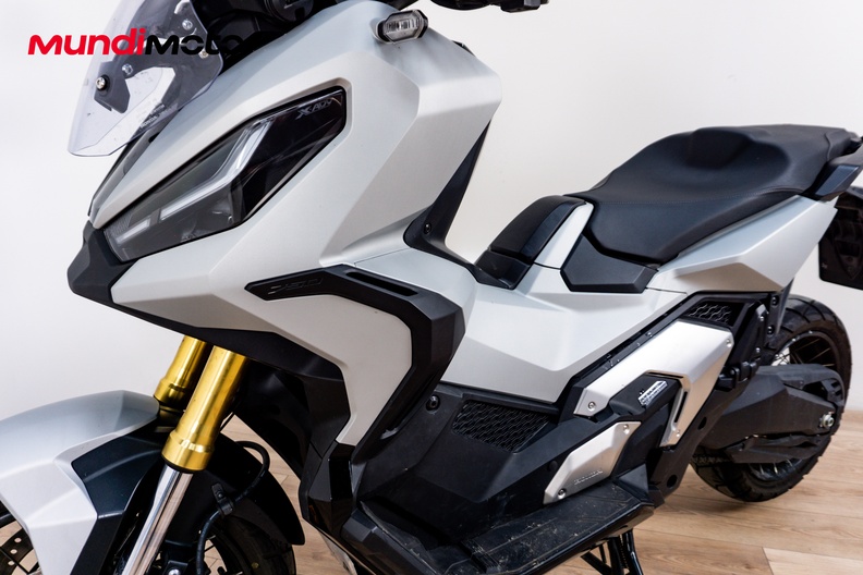 Motorbike image 9