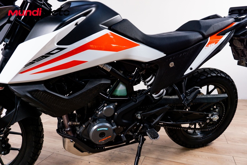 Motorbike image 9